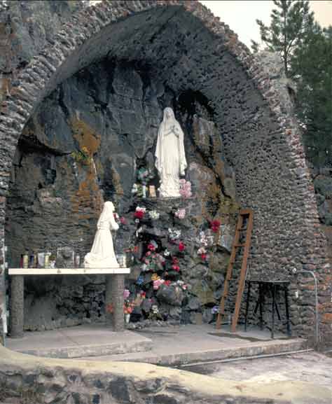 Los Ojos Grotto